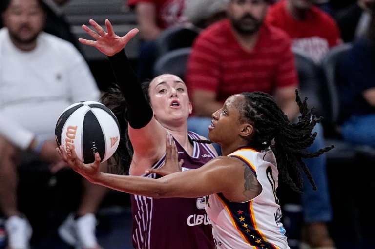 Mitchell scores 27, Clark has 21 points and 14 assists, and the Fever beat the Tempo 113-91 | iNFOnews.ca