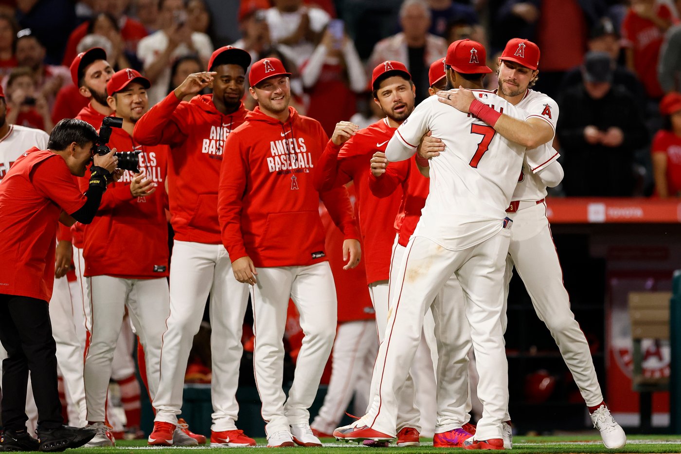 Jo Adell robs 3 homers in what Torii Hunter calls the greatest defensive game he's ever seen | iNFOnews.ca