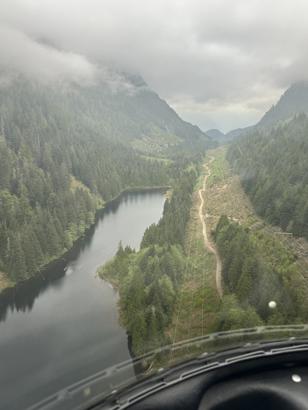 Hikers rescued in mountains above Vancouver amid 'full winter conditions' on trail | iNFOnews.ca Hikers rescued in mountains above Vancouver amid 'full winter conditions' on trail | iNFOnews.ca