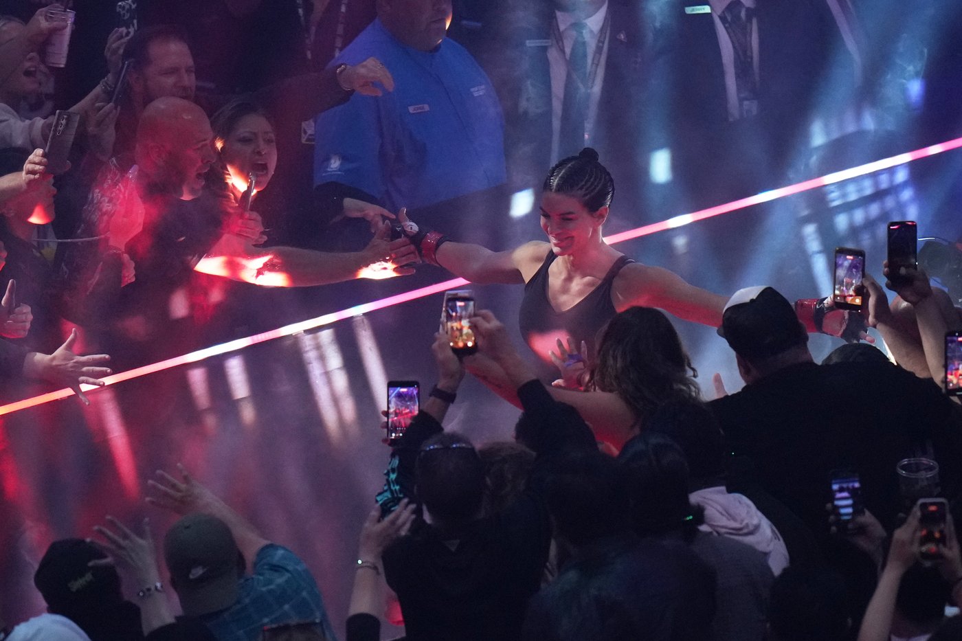 Ronda Rousey stops Gina Carano with an armbar 17 seconds into their double comeback bout | iNFOnews.ca Ronda Rousey stops Gina Carano with an armbar 17 seconds into their double comeback bout | iNFOnews.ca