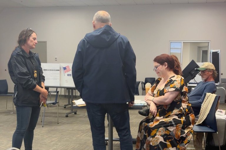 Election worker says federal officers confronted her at polls over social media post criticizing ICE | iNFOnews.ca