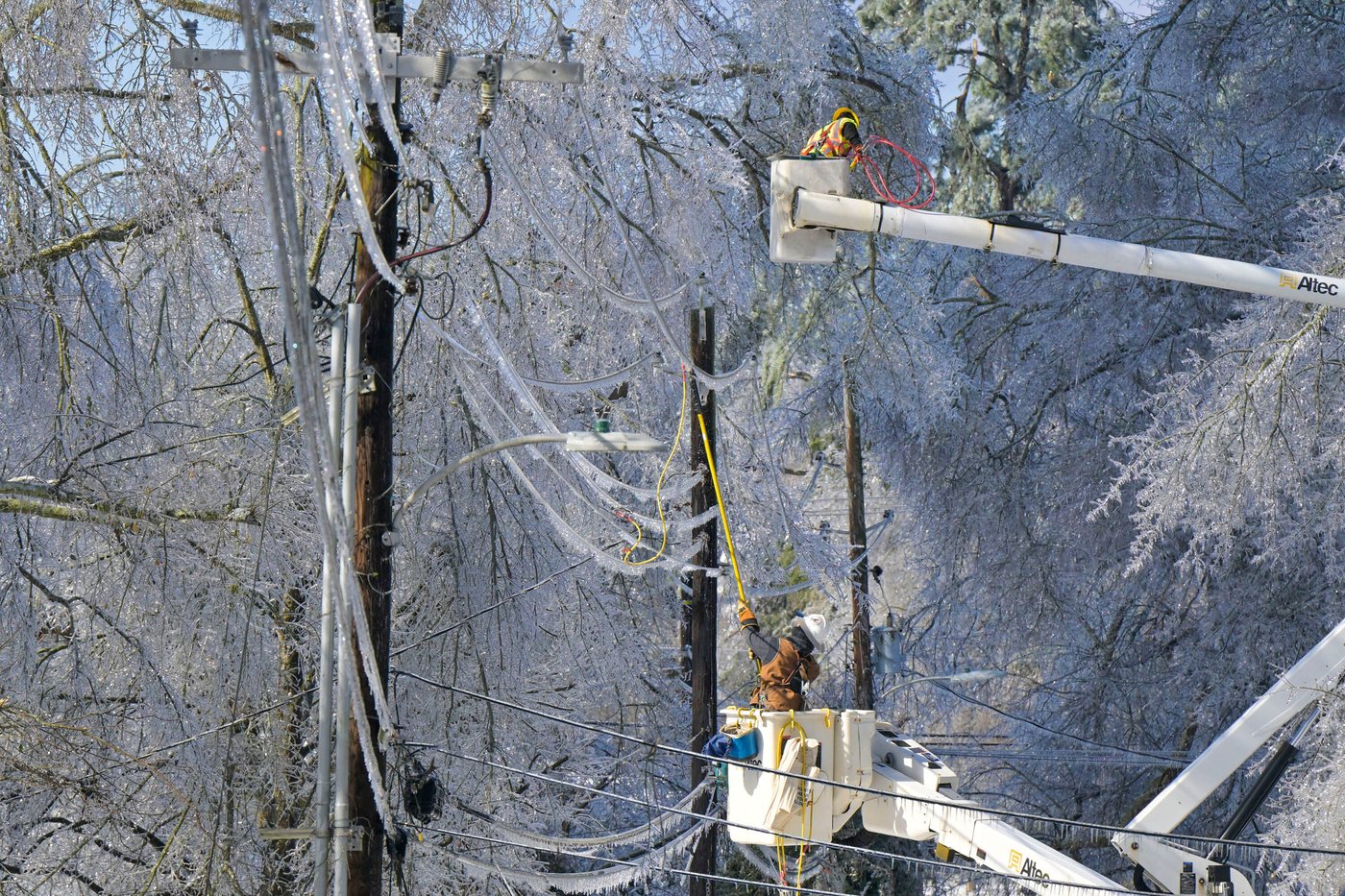 Nearly half a million without power and dozens of deaths. A winter storm's toll, in numbers | iNFOnews.ca Nearly half a million without power and dozens of deaths. A winter storm's toll, in numbers | iNFOnews.ca