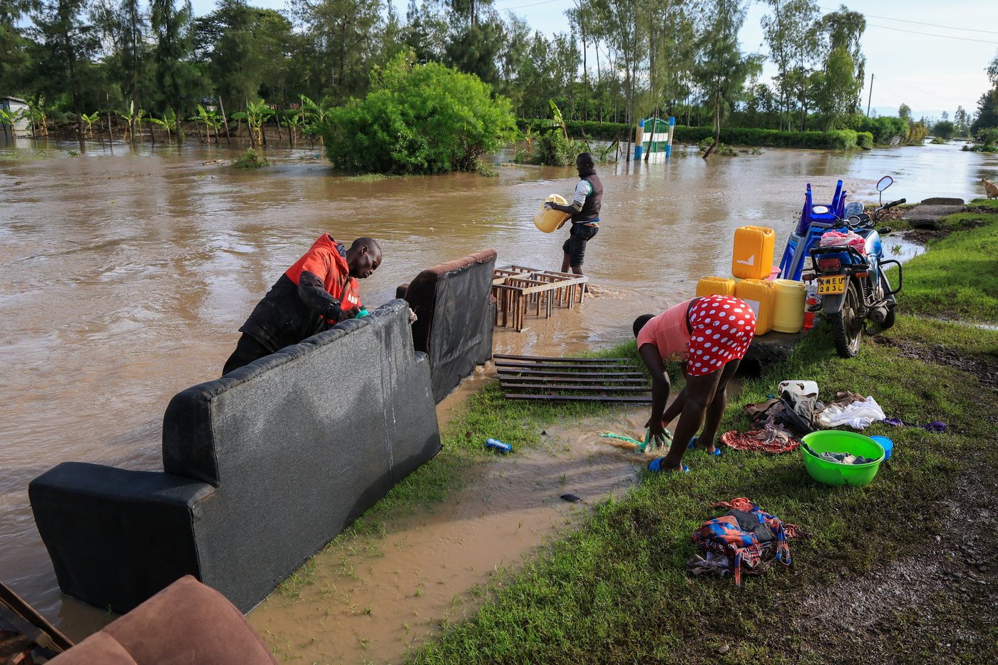 Kenya floods worsen as 2 rivers burst banks, with death toll hitting 88 | iNhome Kenya floods worsen as 2 rivers burst banks, with death toll hitting 88 | iNhome