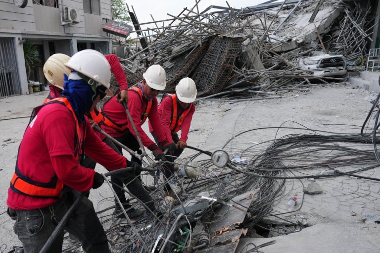 3 dead, 17 mostly workers still missing in collapse of unfinished hotel in Philippines | iNFOnews.ca