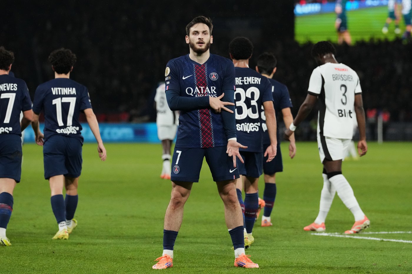 Thauvin shines as Lens keeps top spot in France with win at Nantes, PSG thrashes Rennes | iNFOnews.ca Thauvin shines as Lens keeps top spot in France with win at Nantes, PSG thrashes Rennes | iNFOnews.ca