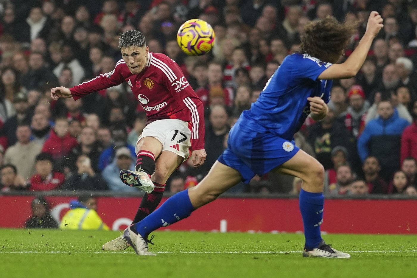 Arsenal's winless run goes on after 1-1 draw with Chelsea and Man United beats Leicester 3-0 | iNFOnews.ca