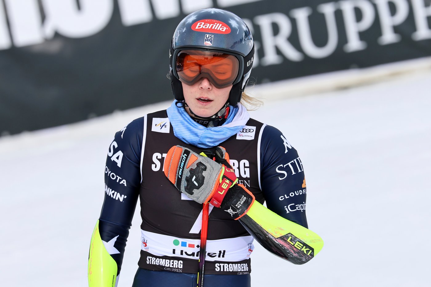 Mikaela Shiffrin holds off Emma Aicher to win record-tying 6th overall World Cup skiing title | iNFOnews.ca Mikaela Shiffrin holds off Emma Aicher to win record-tying 6th overall World Cup skiing title | iNFOnews.ca