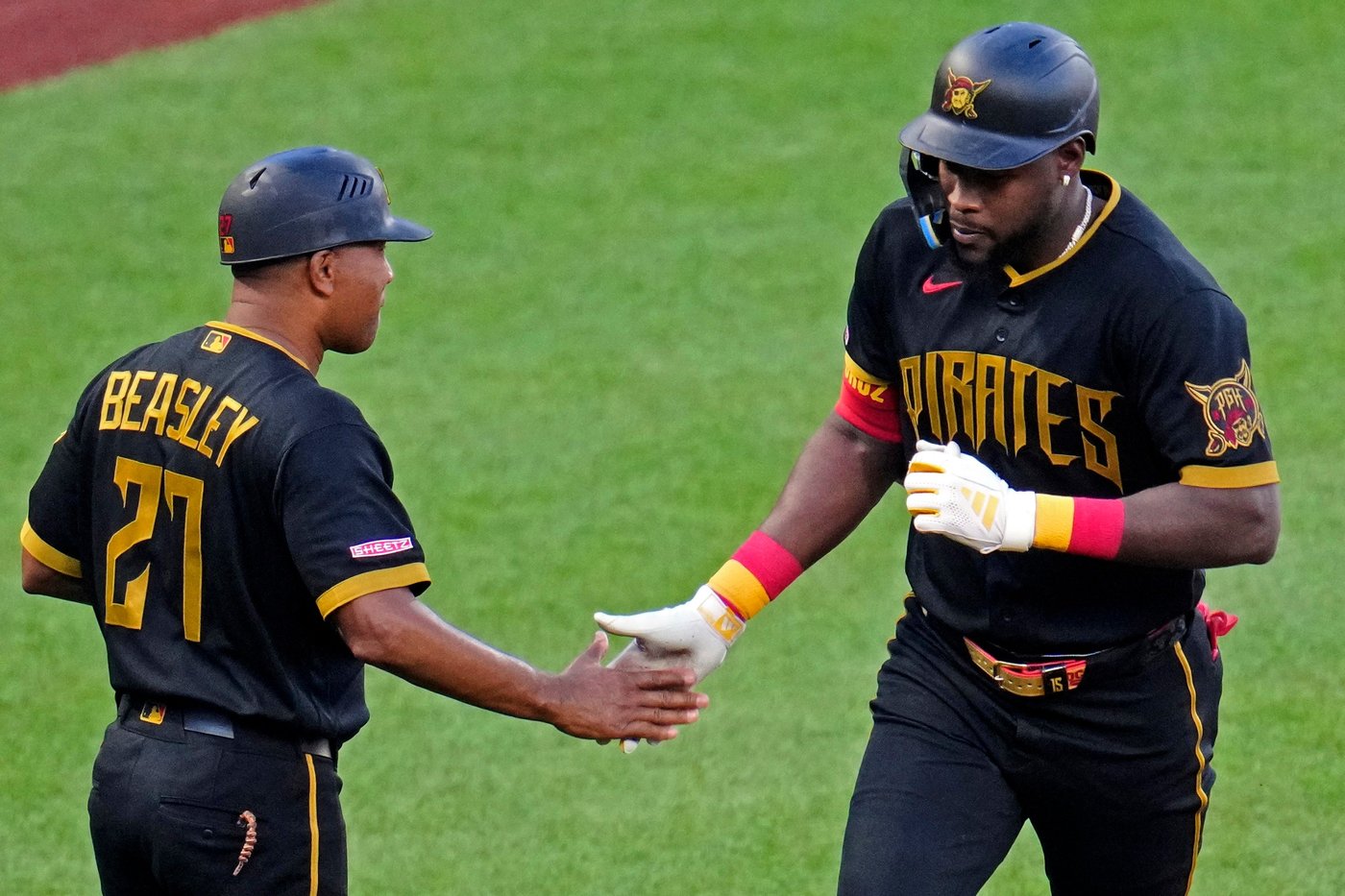 Reynolds hits 2-run homer in 9th to lift the Pirates past the Twins, 6-5 | iNFOnews.ca
