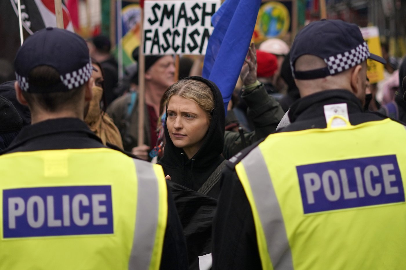Supporters of far-right British figure rally as anti-racism demonstrators mount counter-protest | iNFOnews.ca