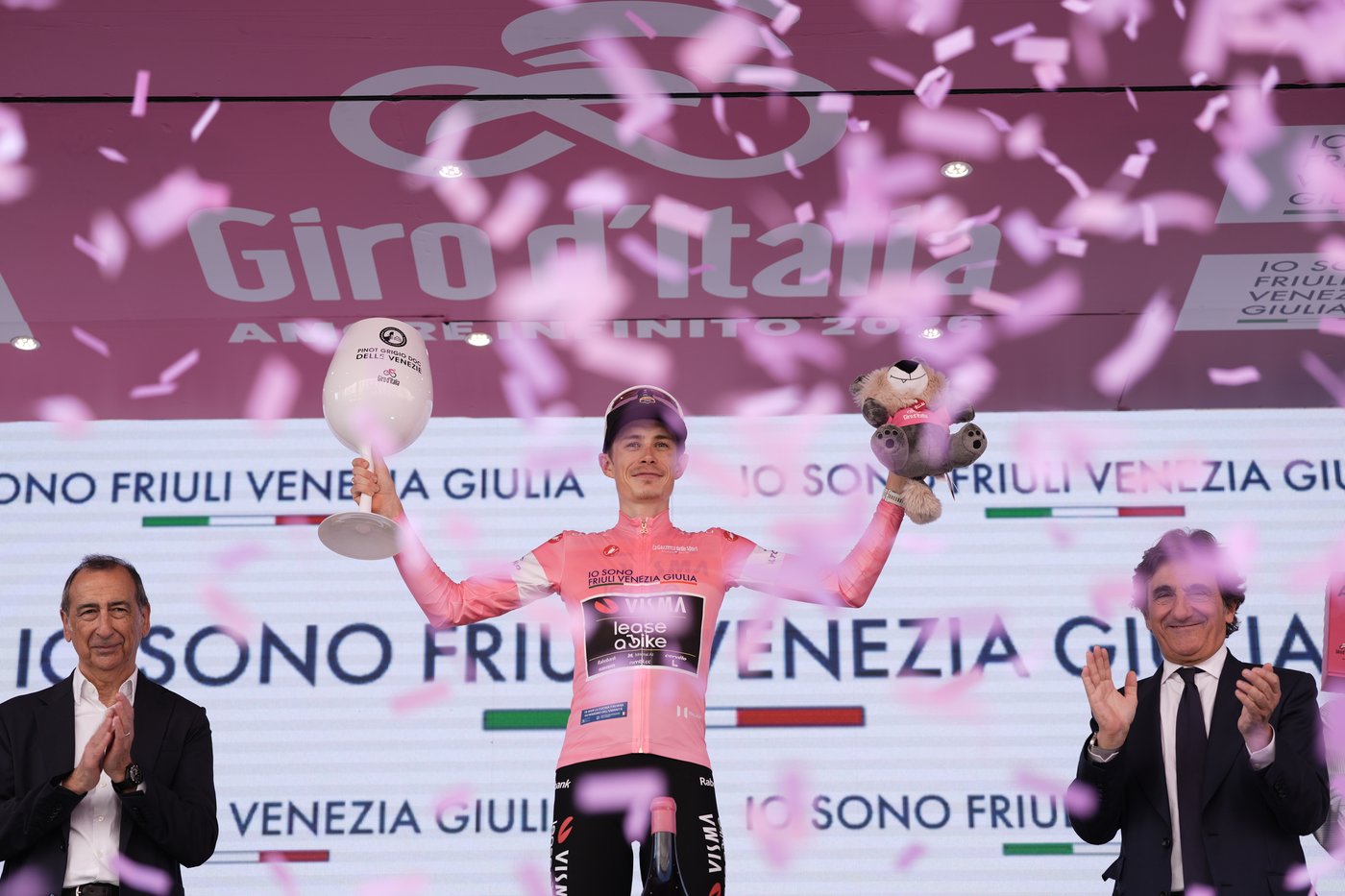 Dversnes wins Giro's 15th stage from breakaway as Vingegaard stays in pink | iNFOnews.ca Dversnes wins Giro's 15th stage from breakaway as Vingegaard stays in pink | iNFOnews.ca