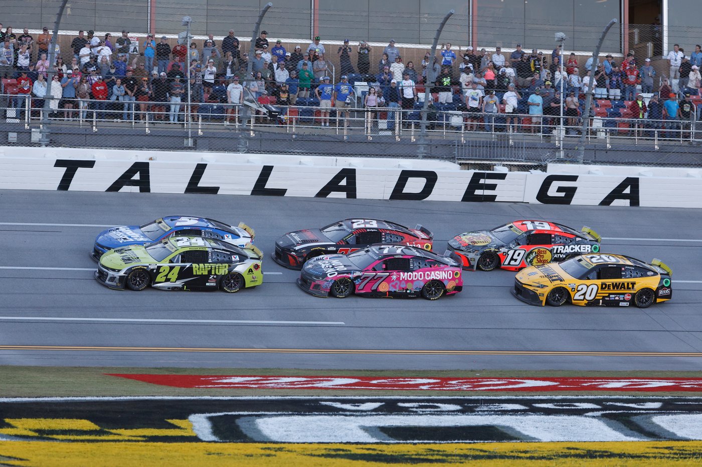 Brad Keselowski needs a little bit of luck to keep up with the Toyotas at Talladega | iNFOnews.ca