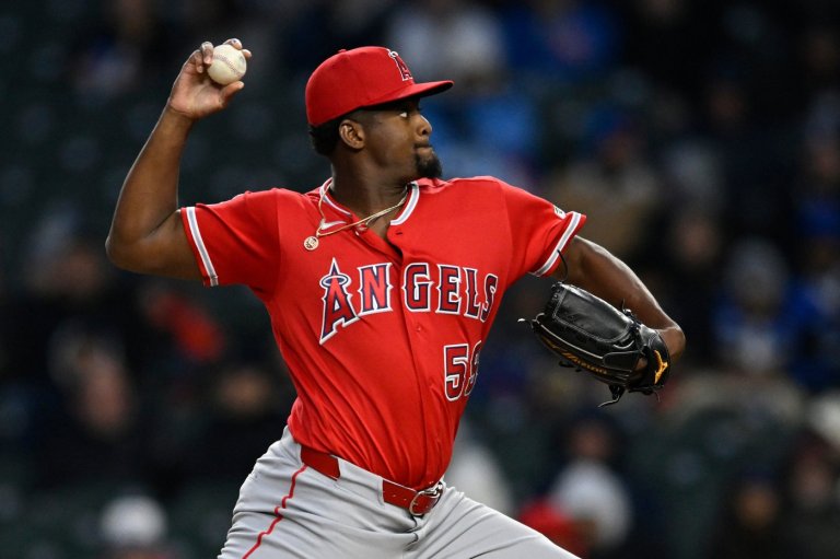 José Soriano pitches 2-hit ball over 6 scoreless innings again as Angels blank Cubs 2-0 | iNFOnews.ca