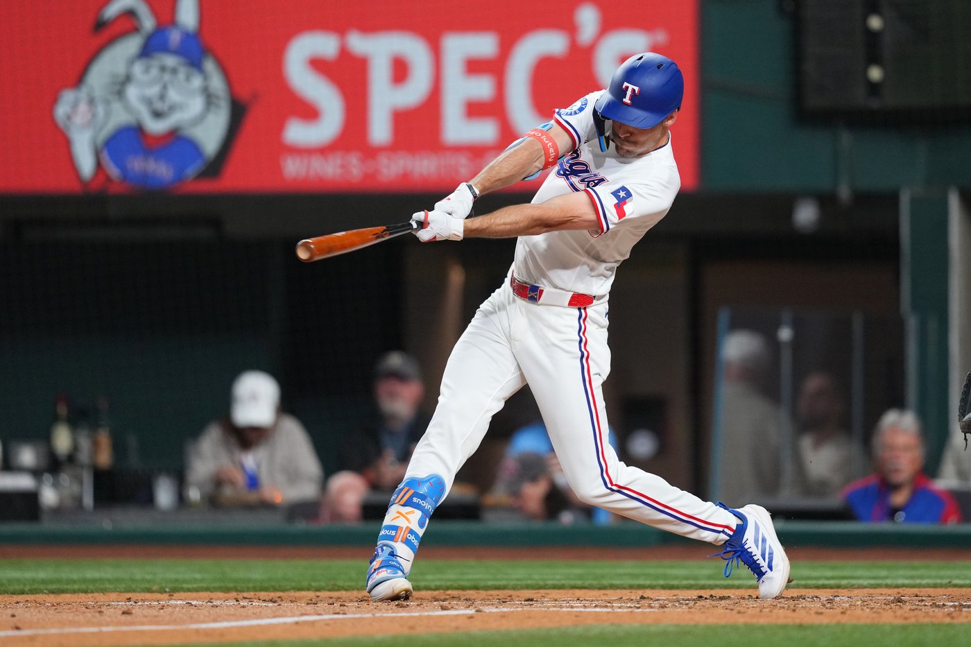 Carter drives in a run and robs Cruz of a homer as Rangers beat Pirates 5-1 | iNFOnews.ca