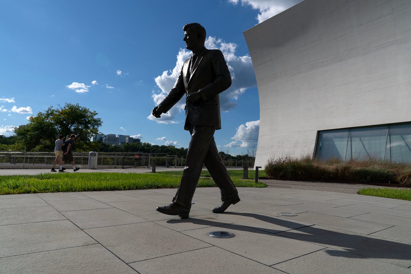 Kennedy Center board to propose new options for honoring Trump as center confronts solvency worries | iNFOnews.ca