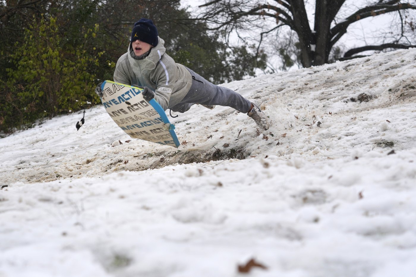 A powerful winter storm's heavy snow and sleet cancels flights and closes schools across US South | iNFOnews.ca