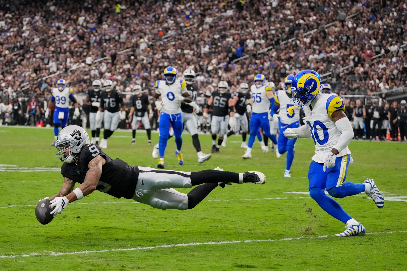 Matthew Stafford sets Rams TD pass record as Los Angeles rolls past Raiders 35-21 | iNFOnews.ca Matthew Stafford sets Rams TD pass record as Los Angeles rolls past Raiders 35-21 | iNFOnews.ca