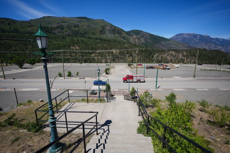Drawn lot decides mayor of Lytton, B.C., after votes are tied at 45 each | iNFOnews.ca