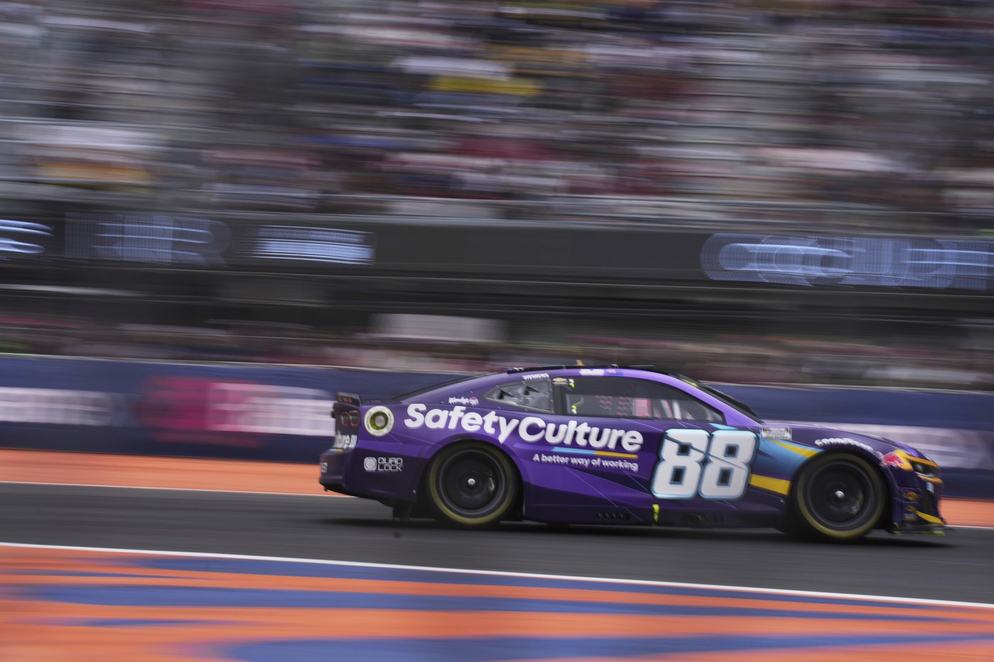 NASCAR's Shane van Gisbergen is hoping for another successful weekend in downtown Chicago | iNFOnews.ca