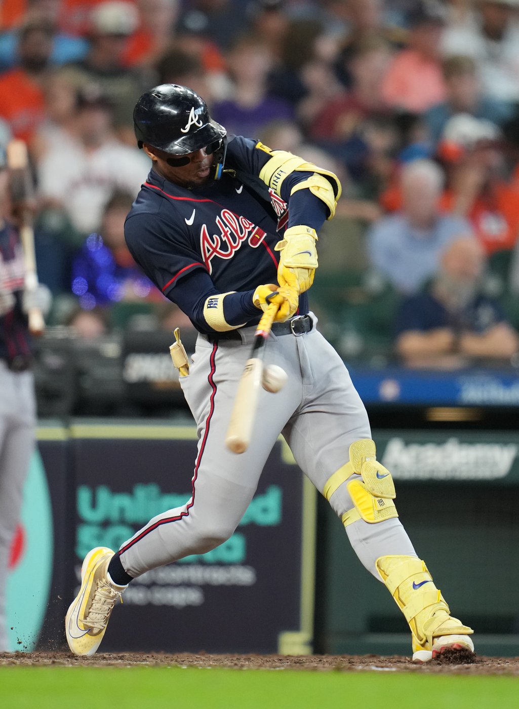 Yastrzemski hits a 3-run homer and the Braves clinch the NL East title with 4-2 win over the Astros | iNFOnews.ca
