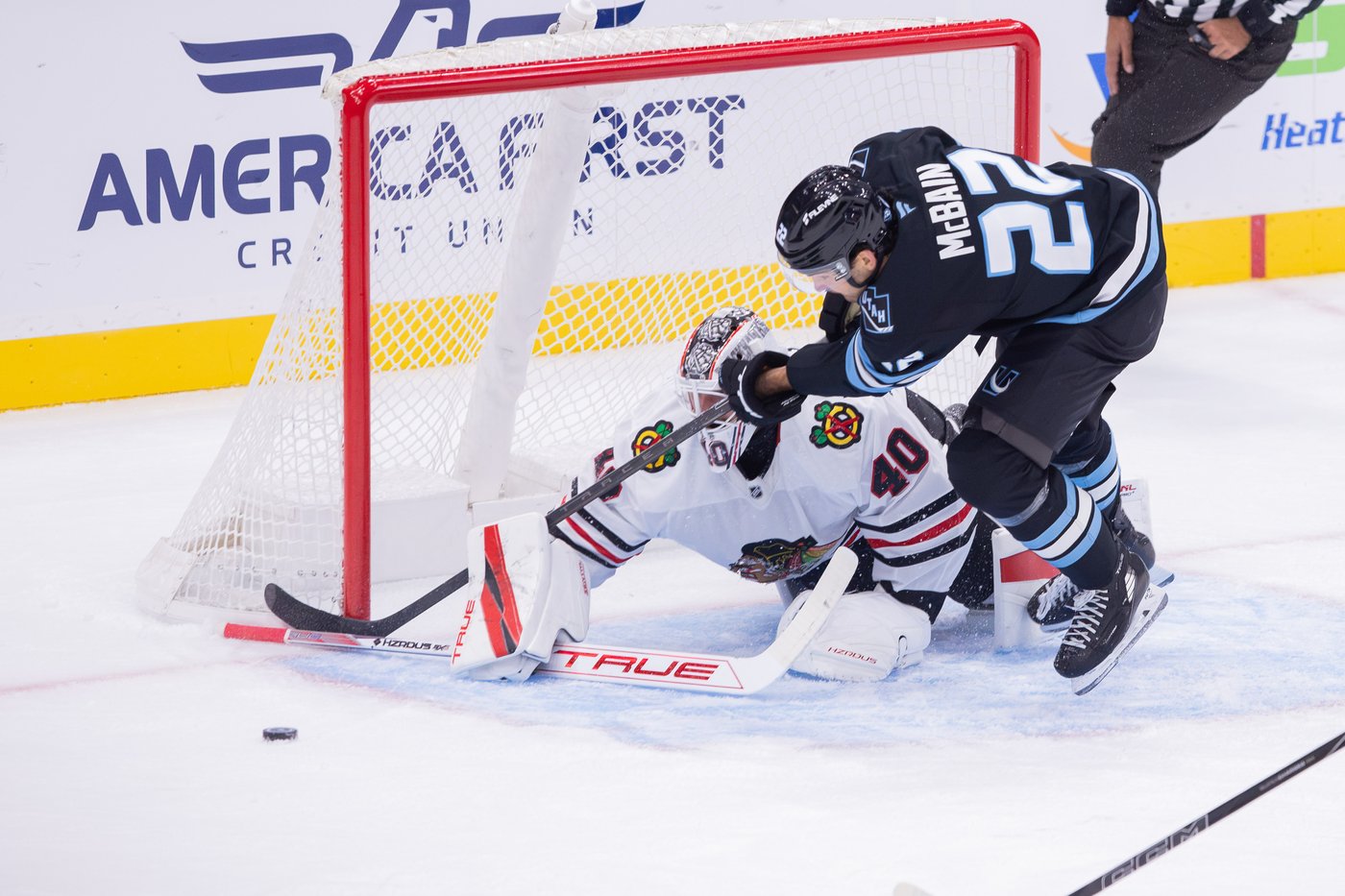 Guenther has 2 power-play goals in the Mammoth's 6-0 victory over the Blackhawks | iNFOnews.ca Guenther has 2 power-play goals in the Mammoth's 6-0 victory over the Blackhawks | iNFOnews.ca