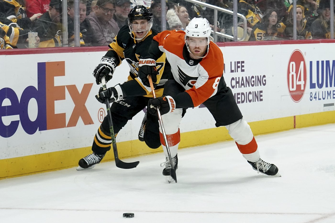 Crosby ties Lemieux's franchise assists record, leads Penguins past Flyers 7-3 | iNFOnews.ca