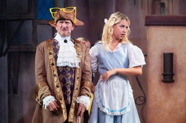 Stage jitters replace fear of falling in ‘Eddie the Eagle’s’ latest act | iNFOnews.ca