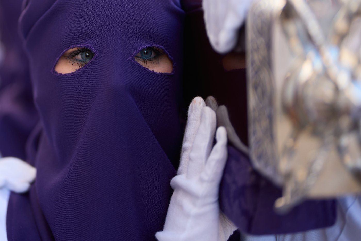 Women take pride in Holy Week roles after a Spanish Catholic brotherhood's procession excluded them | iNFOnews.ca
