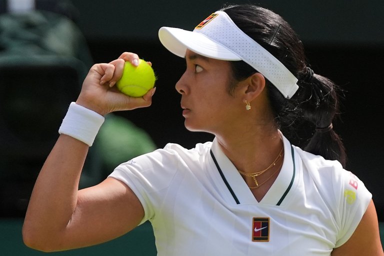 Defending Wimbledon champion Iga Swiatek loses in 3rd round to Alexandra Eala | iNFOnews.ca