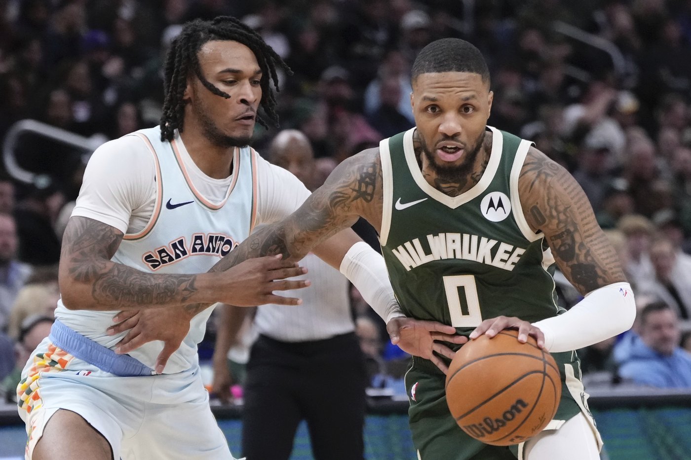 Lillard scores 26 points, Antetokounmpo adds 25 points and 16 rebounds as Bucks beat Spurs 121-105 | iNFOnews.ca