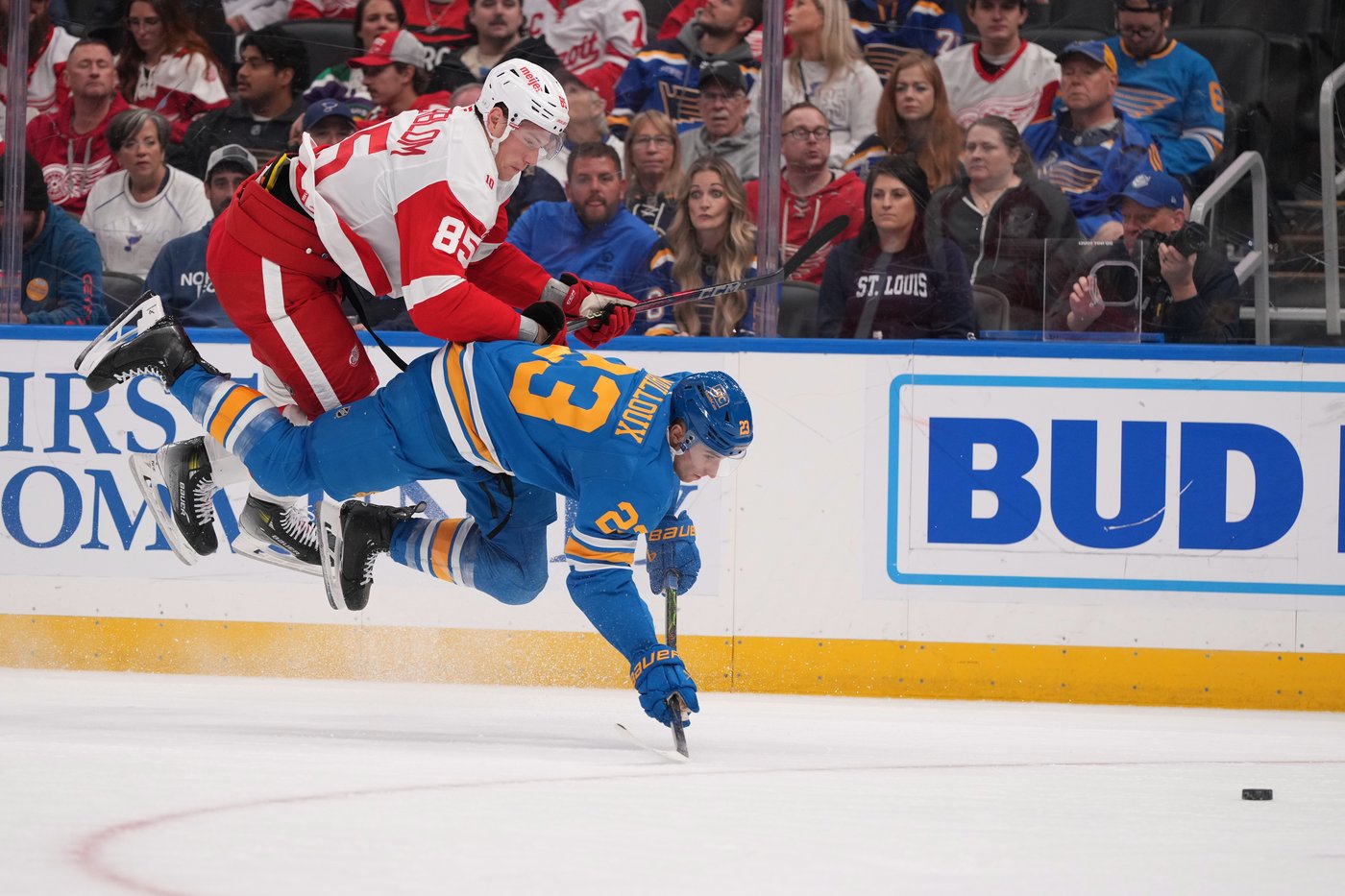 Dylan Larkin scores twice to help Red Wings beat Blues 5-2 | iNFOnews.ca