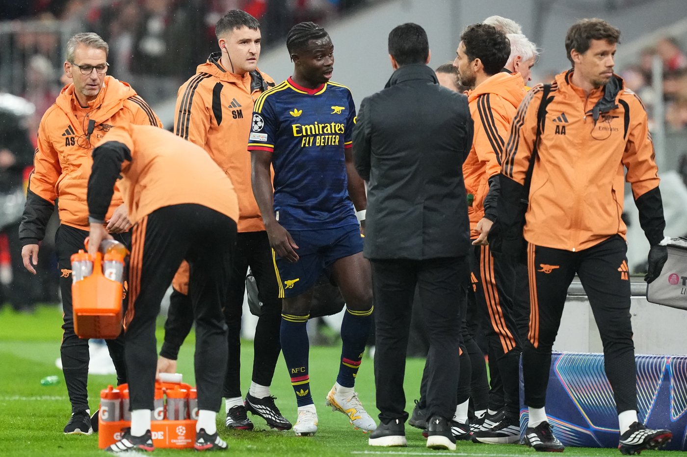 Arsenal forward Bukayo Saka forced off early with leg injury against Bayern Munich | iNFOnews.ca