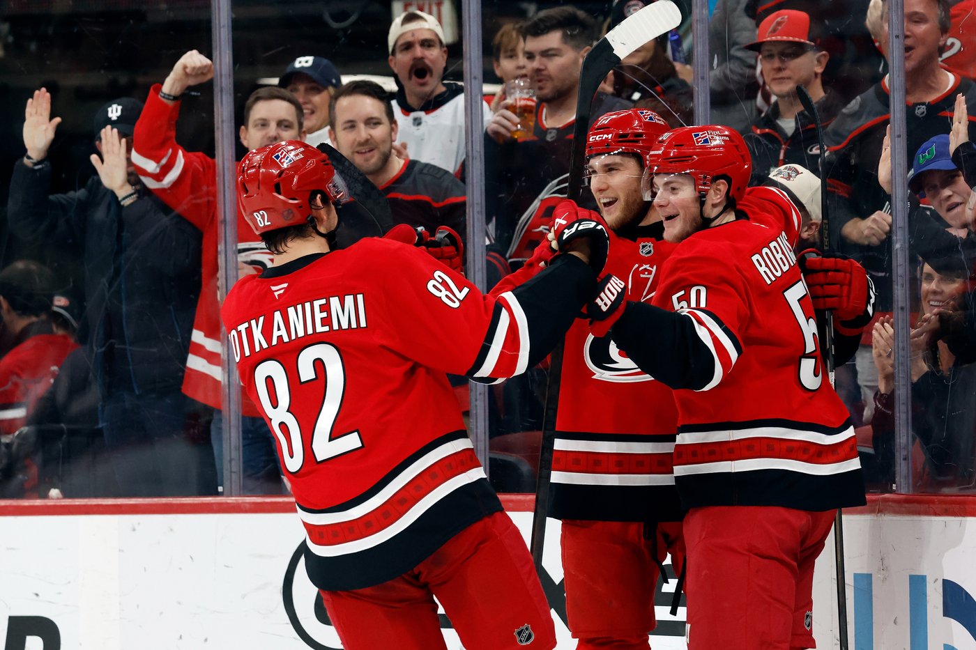 Ehlers' hat trick leads Hurricanes to 9-1 rout of Panthers | iNFOnews.ca