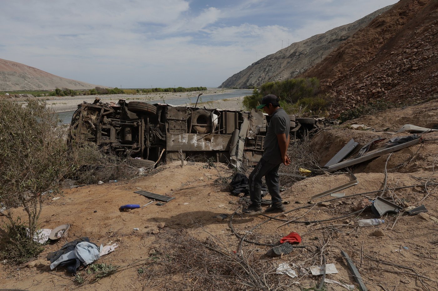Passenger bus plunges into a ravine in southern Peru killing at least 37 | iNFOnews.ca Passenger bus plunges into a ravine in southern Peru killing at least 37 | iNFOnews.ca