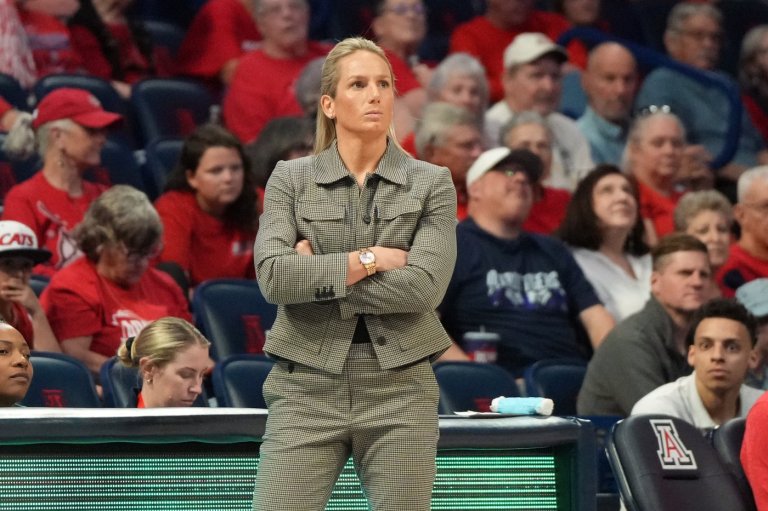 Arizona women's basketball coach Becky Burke responds to criticism for pregnancy announcement | iNFOnews.ca