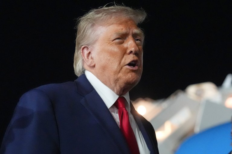 Trump signs bill giving nearly $70B to his immigration enforcement agenda through end of his term | iNFOnews.ca