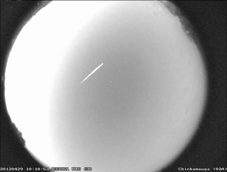 A bright moon may dim the Eta Aquarid meteor shower made up of Halley's comet debris | iNFOnews.ca