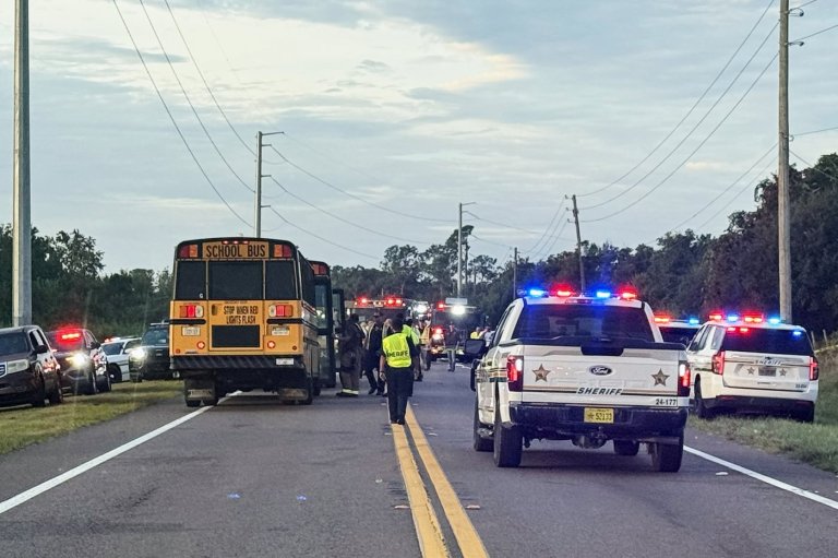 2 people killed, including a student, after Florida school bus rolls over in crash, sheriff says | iNFOnews.ca