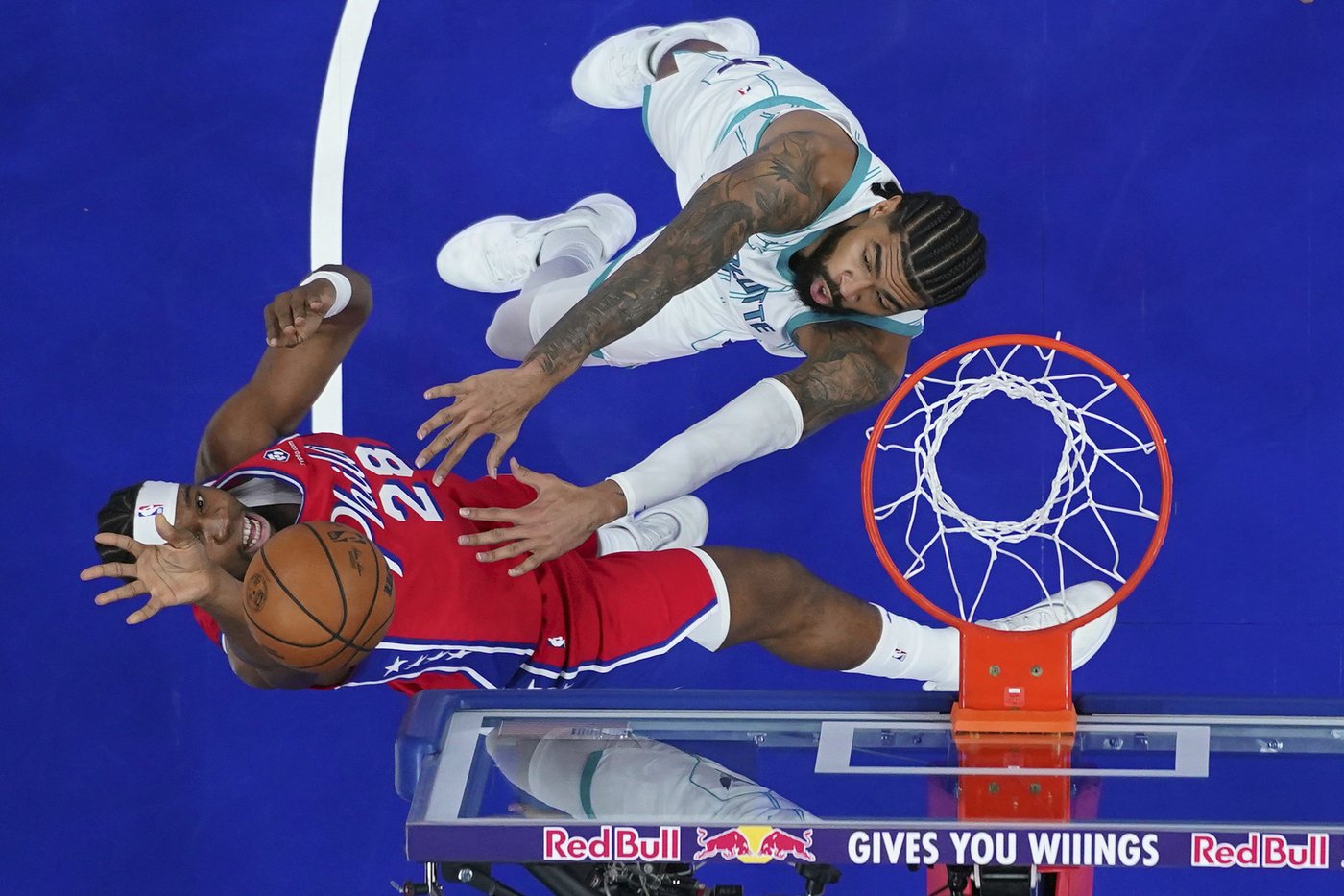 Embiid scores 34 points in return, helping the 76ers beat the Hornets 108-98 | iNFOnews.ca Embiid scores 34 points in return, helping the 76ers beat the Hornets 108-98 | iNFOnews.ca