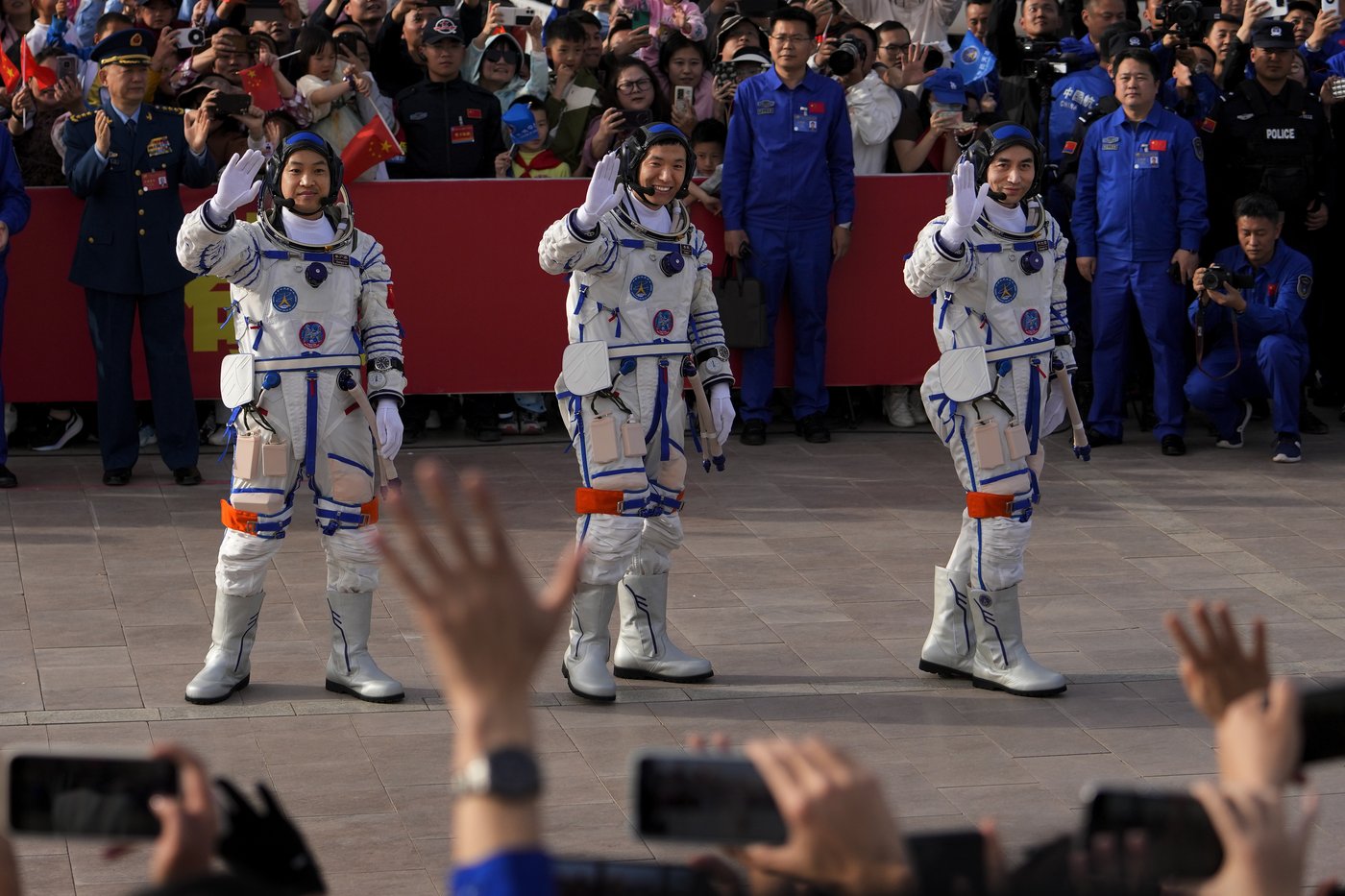 China space station crew returns to Earth after 6 months in space | iNFOnews.ca
