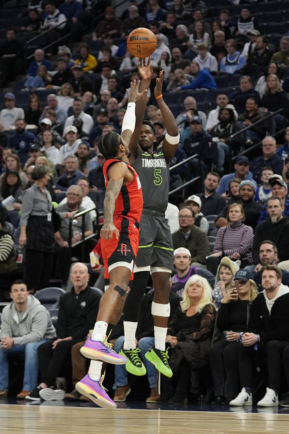 Edwards scores 41 to lift Timberwolves over Houston 127-114 | iNFOnews.ca