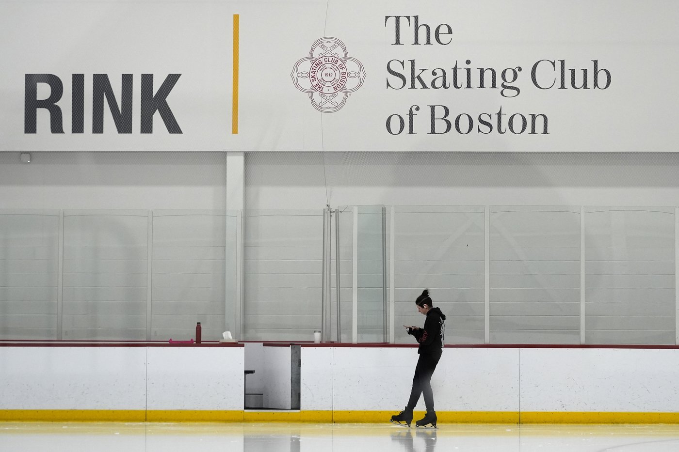 14 from figure skating community killed in plane crash, six of them from Boston club | iNFOnews.ca