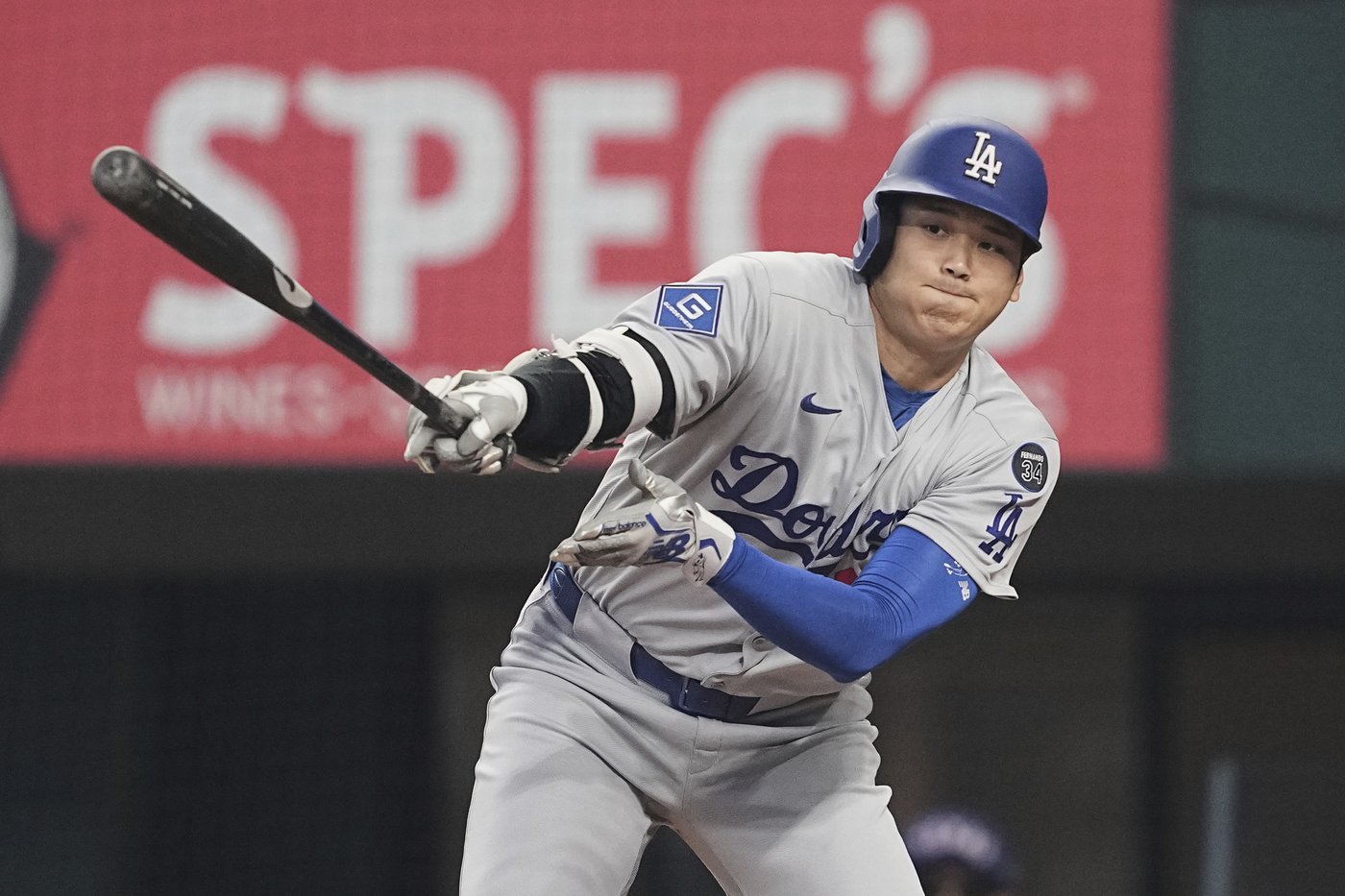 Freddie Freeman's sac fly, six relievers piece together 1-0 Dodgers win over Rangers | iNFOnews.ca