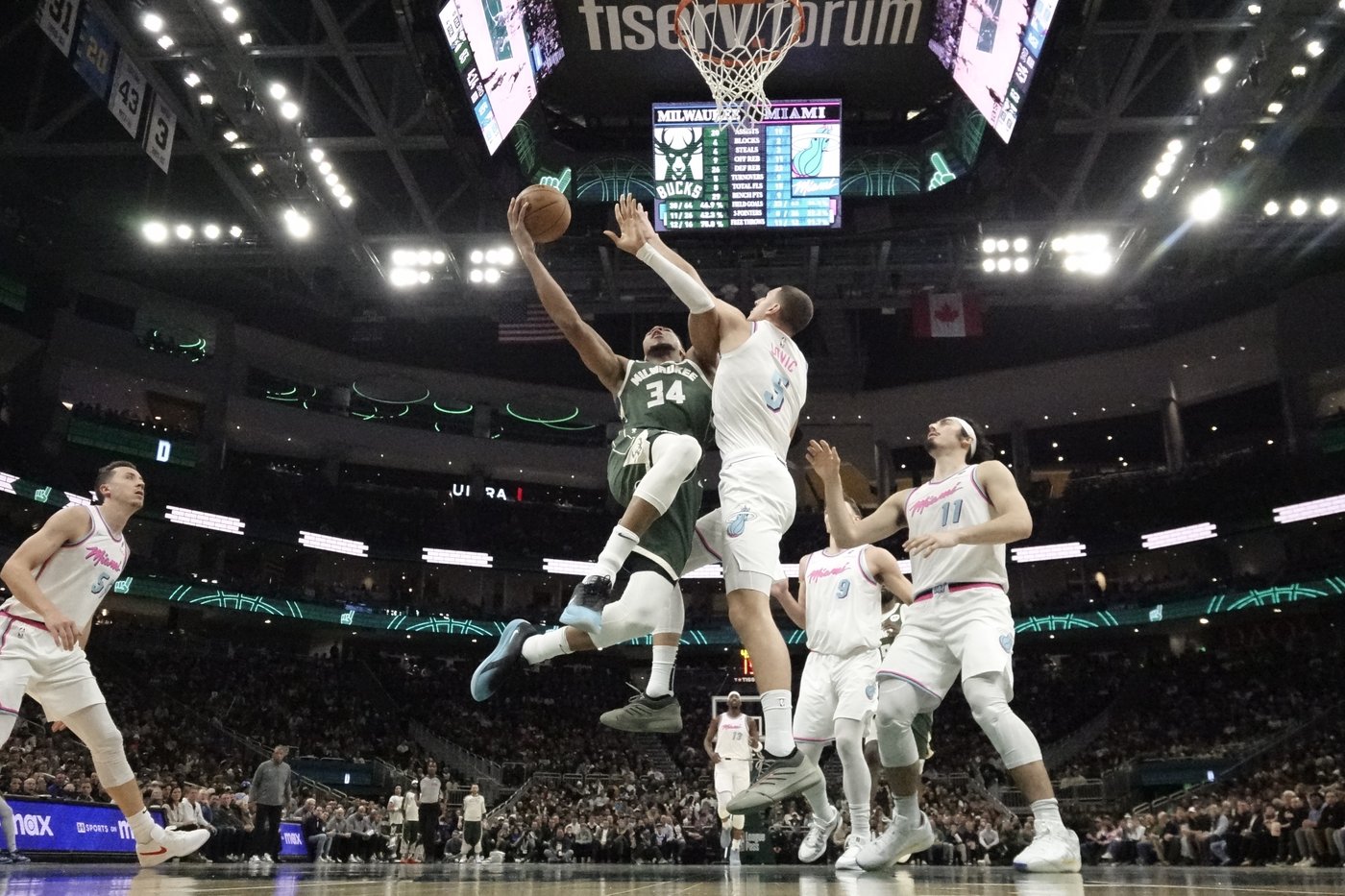 Lillard, Bucks overcome travel issues to trounce Heat 125-96 for 5th straight win | iNFOnews.ca