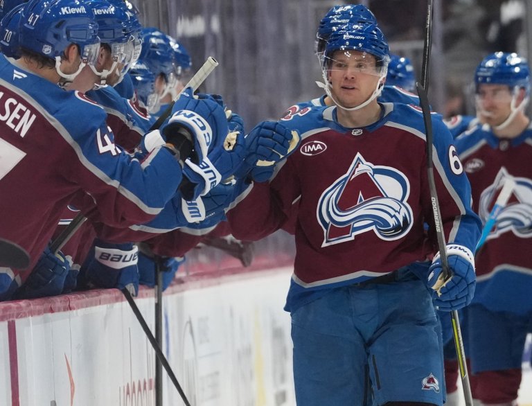 Nathan MacKinnon has goal and 3 assists, Artturi Lehkonen scores twice as Avs beat Penguins 5-2 | iNFOnews.ca