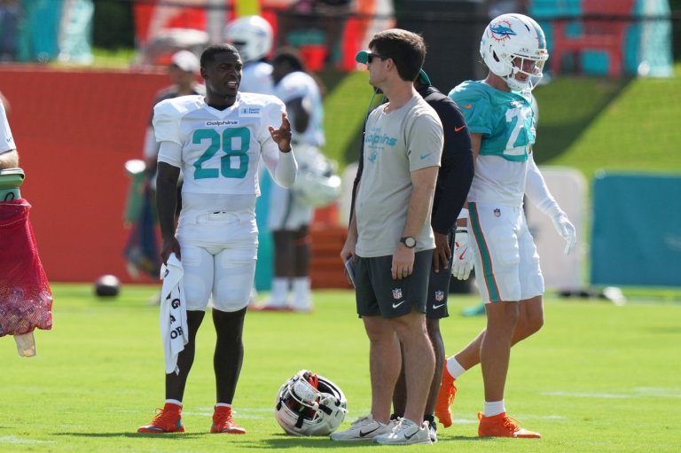 Dolphins new head coach Jeff Hafley sees value in mistakes as his young team prepares for preseason | iNFOnews.ca