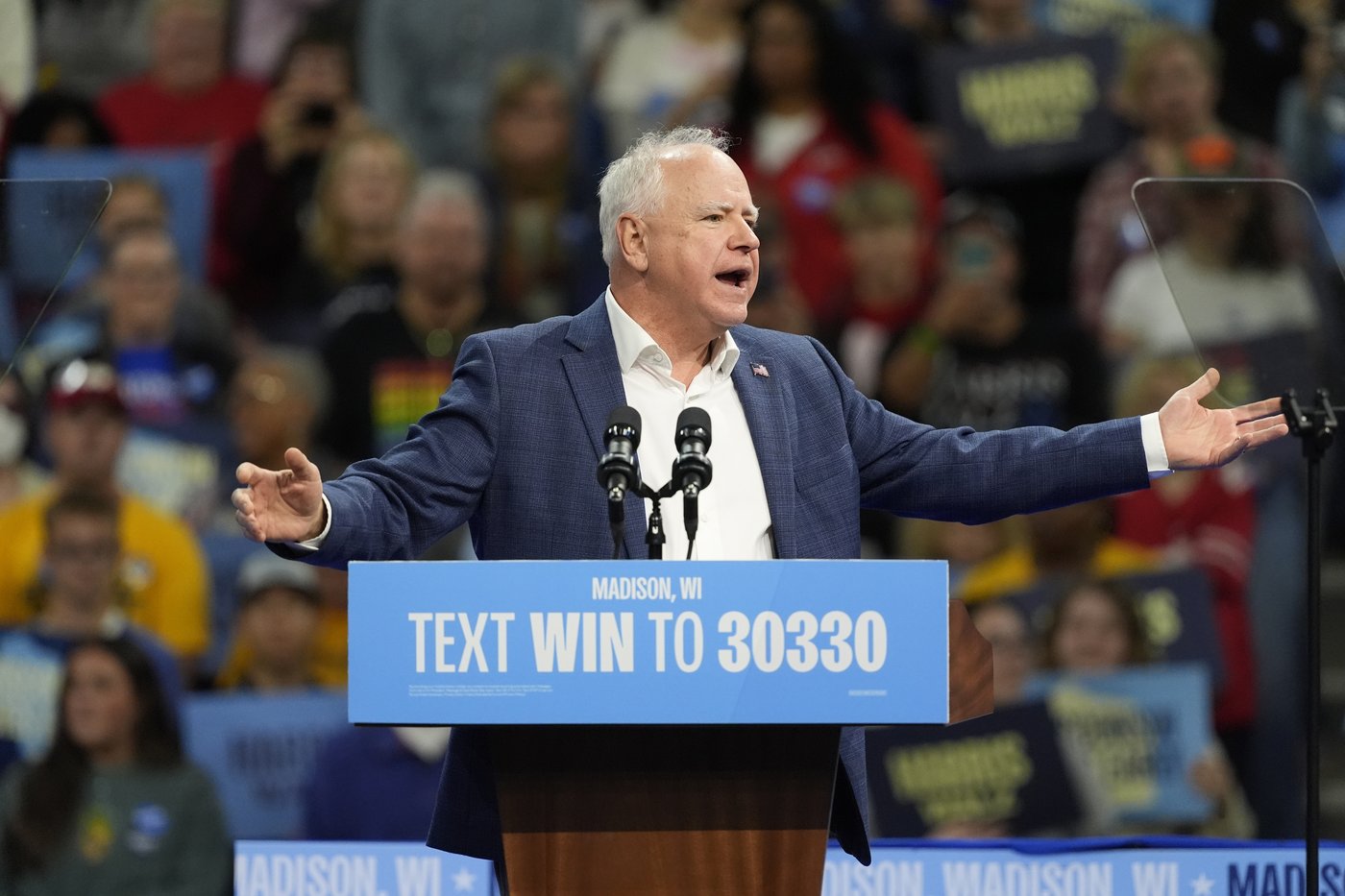 Obama and Walz urge Democrats to vote early in battleground Wisconsin | iNFOnews.ca
