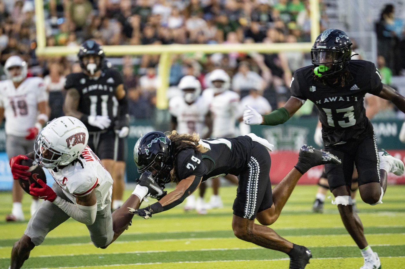Hajj-Malik Williams helps UNLV hold on for 29-27 victory over Hawaii | iNFOnews.ca