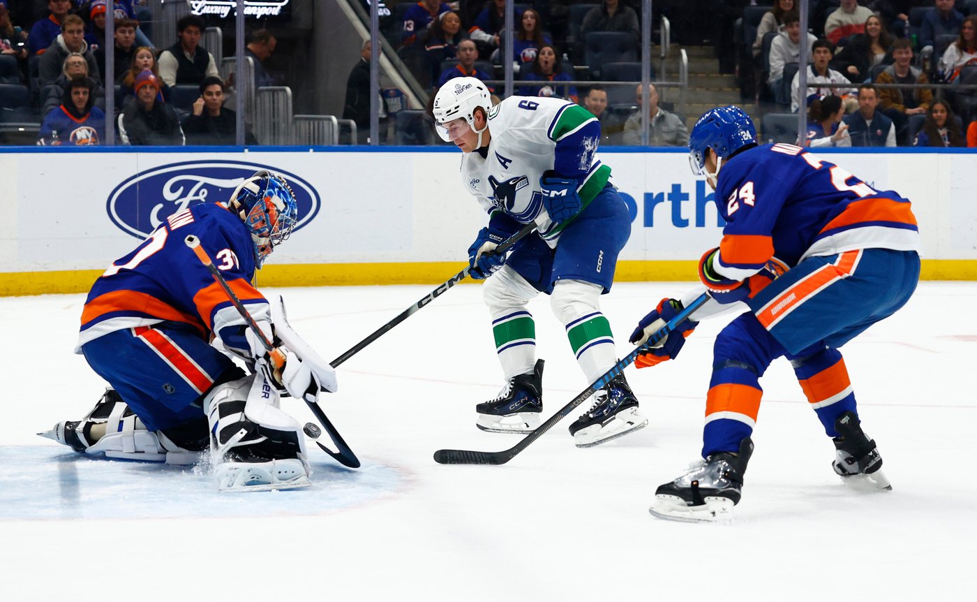 Kiefer Sherwood has hat trick as Canucks beat Islanders 4-1 for 3rd straight win | iNFOnews.ca Kiefer Sherwood has hat trick as Canucks beat Islanders 4-1 for 3rd straight win | iNFOnews.ca