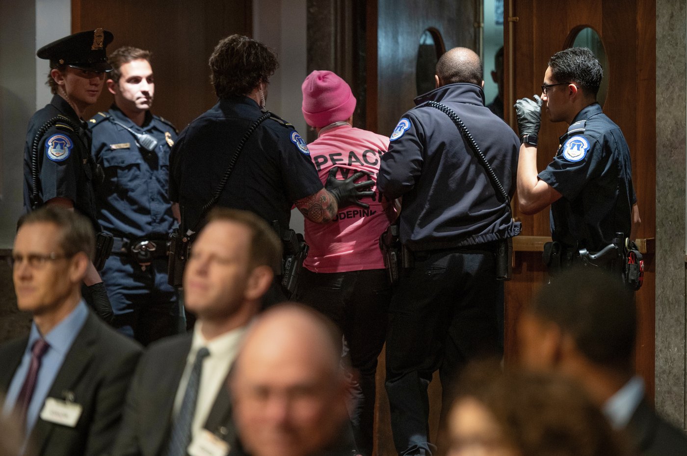 The Latest: Trump signs bill to end Homeland Security shutdown, averting more airport disruptions | iNFOnews.ca