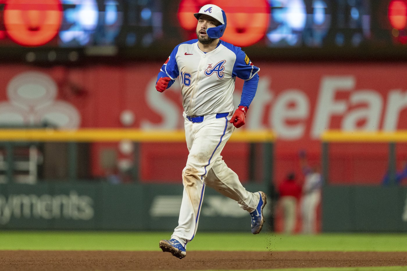 D'Arnaud hits a walk-off homer as Braves keep up their playoff push with a 2-1 win over Royals | iNFOnews.ca D'Arnaud hits a walk-off homer as Braves keep up their playoff push with a 2-1 win over Royals | iNFOnews.ca
